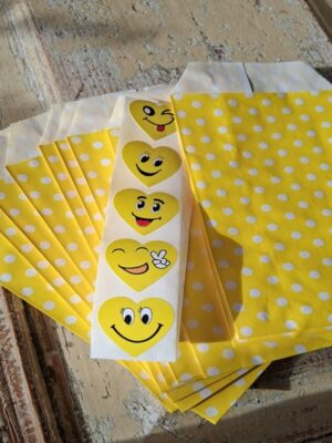 Google sökresultat ' presentpåse polka dot gul'